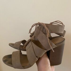 MERONA TAN FAUX SUEDE BLOCK HEEL SANDALS SIZE 9 STRAPPY NUDE NEUTRAL CASUAL
